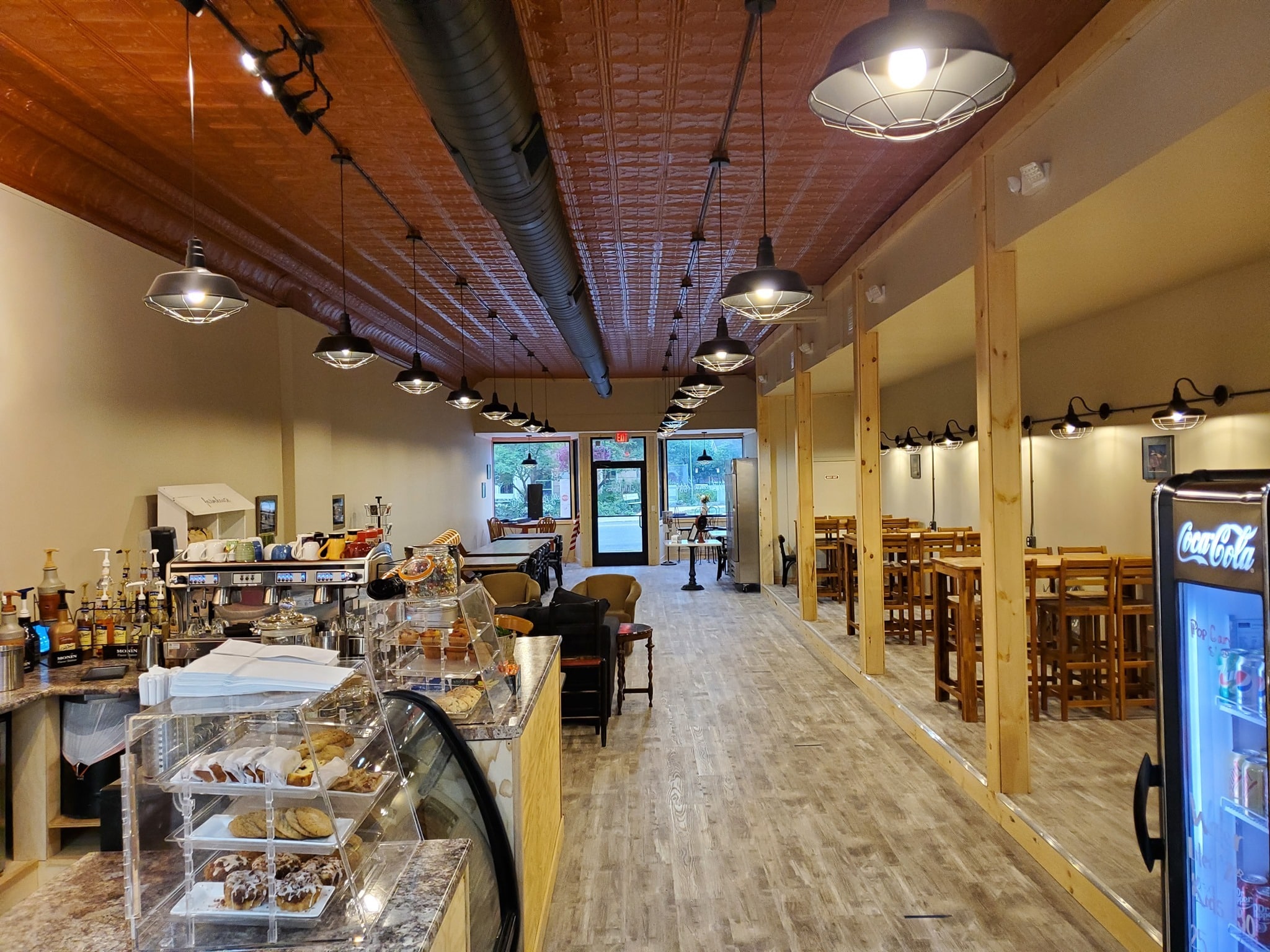 Students conversing in Jilly Beans coffee shop.